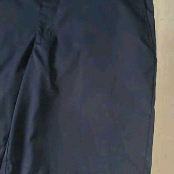 Greg Norman Men Black Solid Golf Shorts 42 Flat Front pockets - Picture 4 of 11